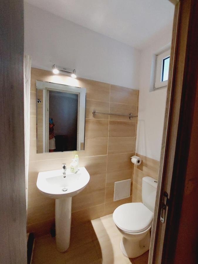 Confort Inn Otopeni Exteriör bild