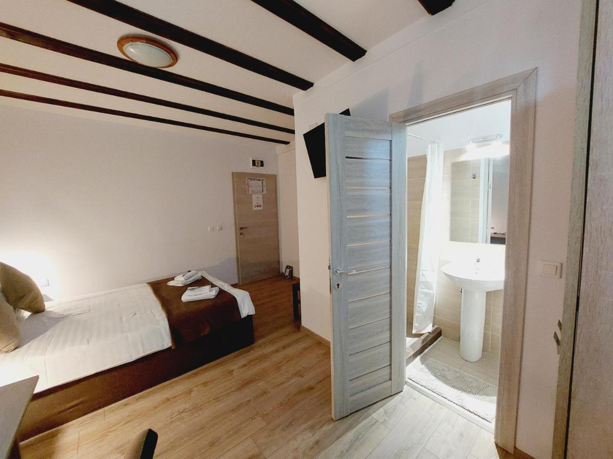 Confort Inn Otopeni Exteriör bild