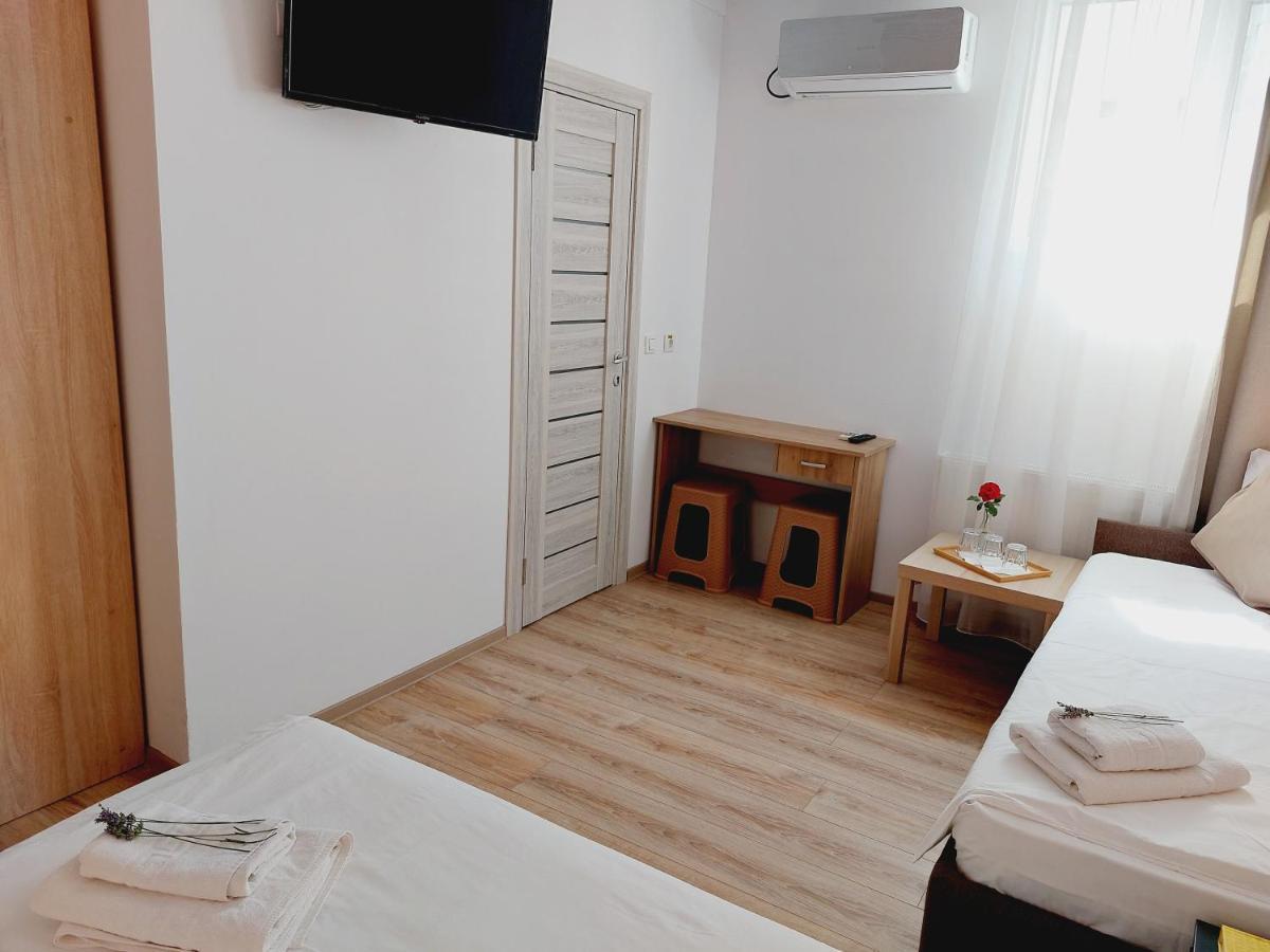Confort Inn Otopeni Exteriör bild