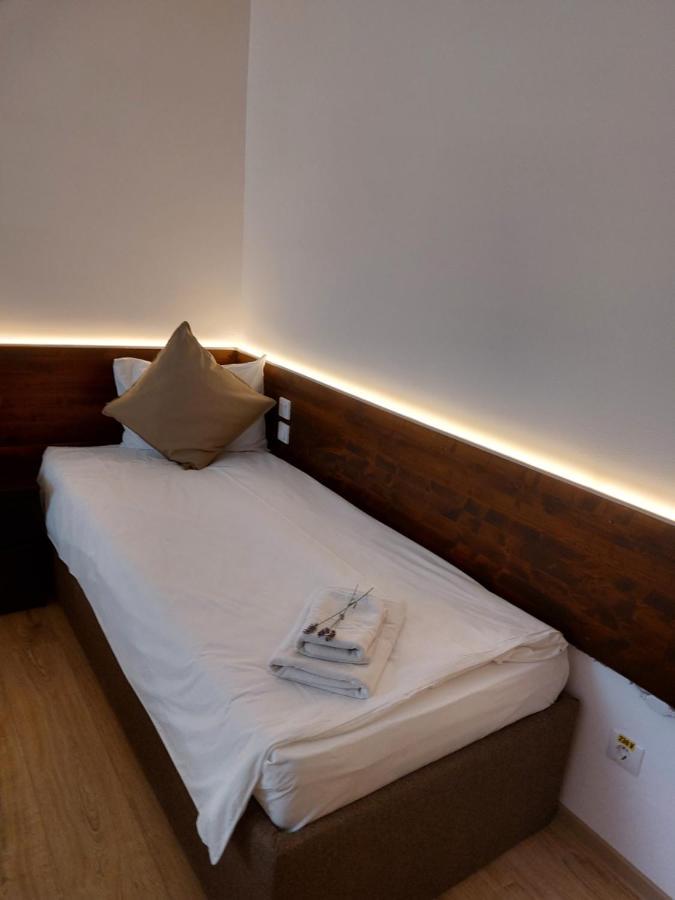 Confort Inn Otopeni Exteriör bild